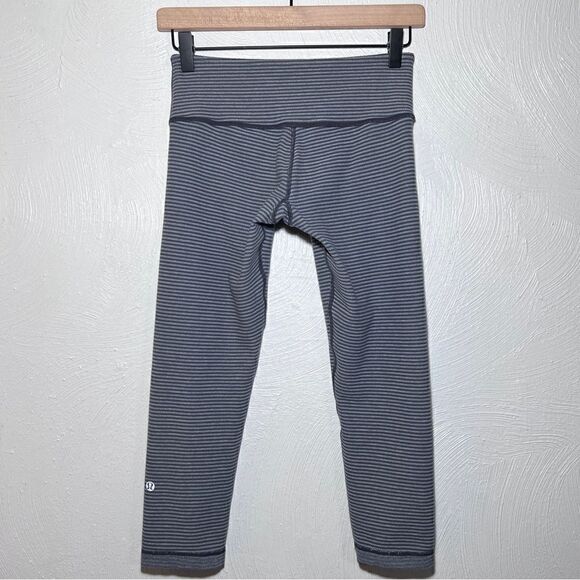 Lululemon Wunder Under Crop *Reversible in Black Heathered Coal Mini Check - Picture 3 of 6